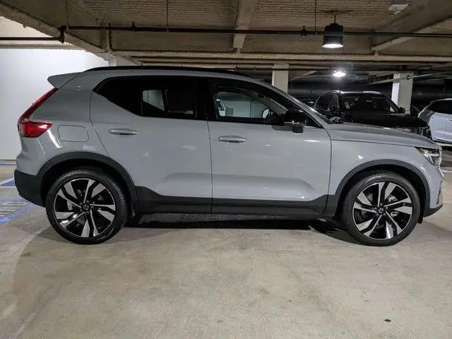 2025 Volvo XC40 B5 Ultra Dark Theme