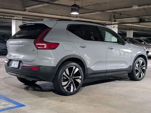 2025 Volvo XC40 B5 Ultra Dark Theme