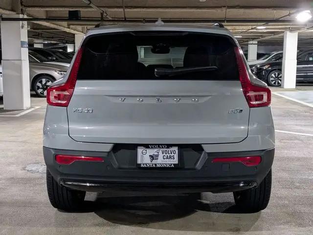 2025 Volvo XC40 B5 Ultra Dark Theme