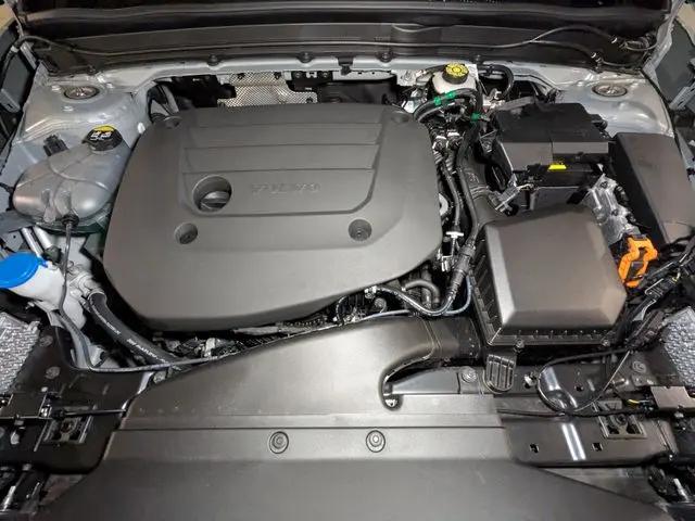 2025 Volvo XC40 B5 Ultra Dark Theme