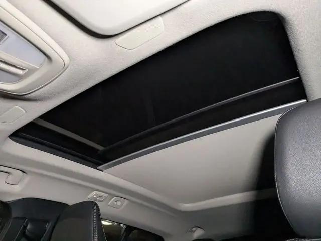 2025 Volvo XC40 B5 Ultra Dark Theme