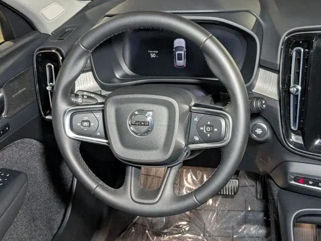 2025 Volvo XC40 B5 Ultra Dark Theme