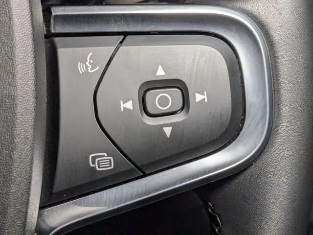 2025 Volvo XC40 B5 Ultra Dark Theme