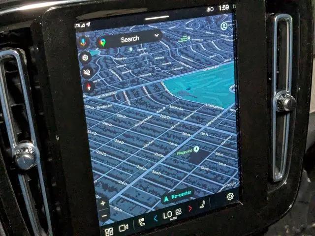2025 Volvo XC40 B5 Ultra Dark Theme