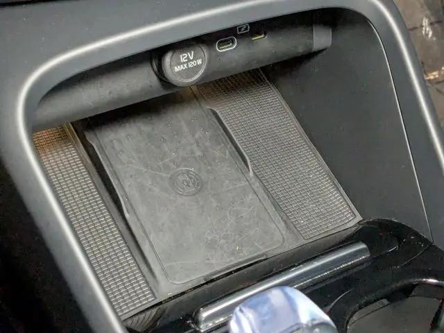 2025 Volvo XC40 B5 Ultra Dark Theme