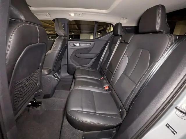 2025 Volvo XC40 B5 Ultra Dark Theme