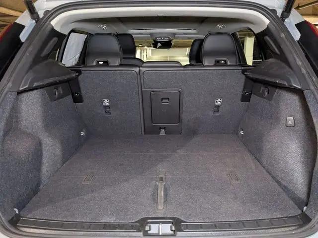 2025 Volvo XC40 B5 Ultra Dark Theme