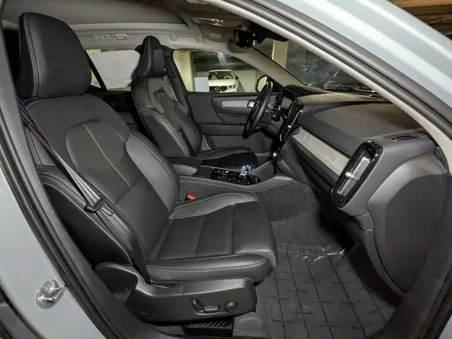 2025 Volvo XC40 B5 Ultra Dark Theme
