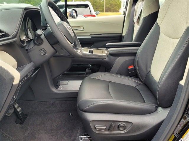 2025 Toyota Sienna Platinum