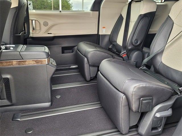 2025 Toyota Sienna Platinum