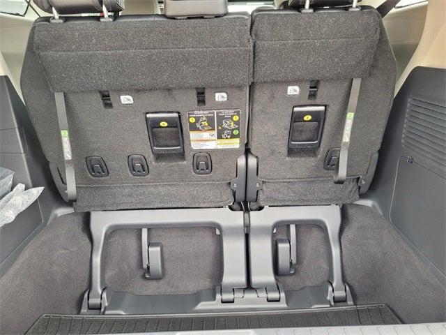 2025 Toyota Sienna Platinum