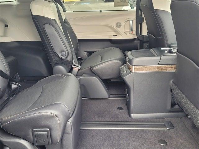 2025 Toyota Sienna Platinum