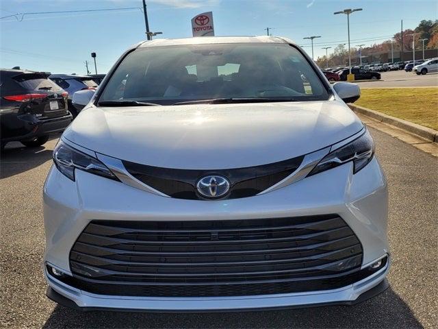 2025 Toyota Sienna Platinum