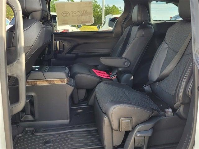 2025 Toyota Sienna Platinum