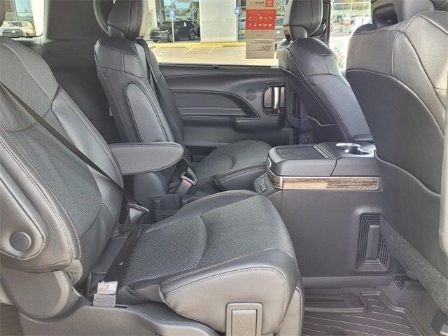 2025 Toyota Sienna Platinum