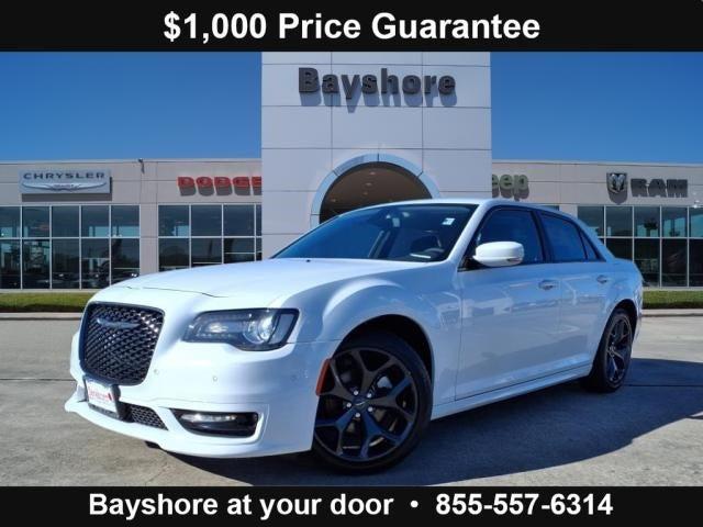 2022 Chrysler 300 Touring L