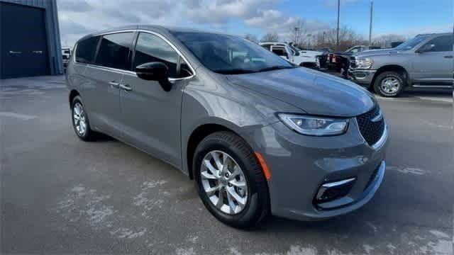 2025 Chrysler Pacifica PACIFICA SELECT AWD