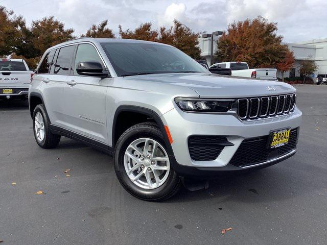 2025 Jeep Grand Cherokee GRAND CHEROKEE LAREDO X 4X4