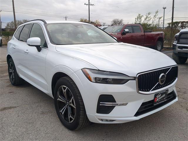 2022 Volvo XC60 B5 Momentum