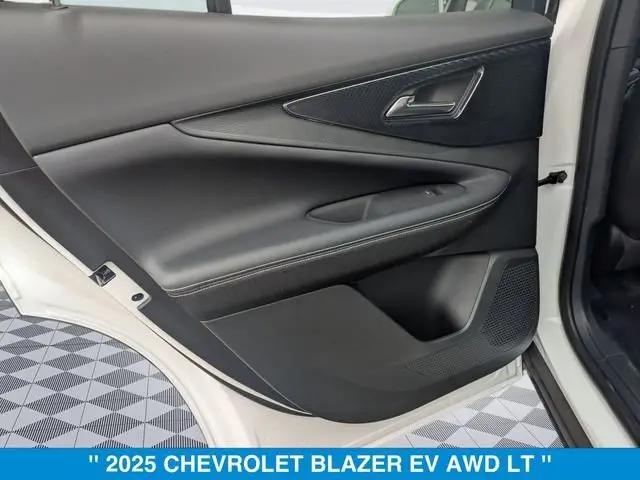 2025 Chevrolet V Blazer eAWD LT