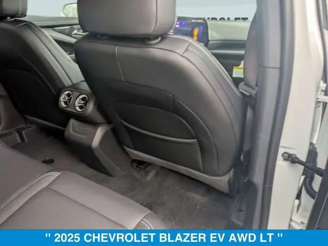 2025 Chevrolet V Blazer eAWD LT