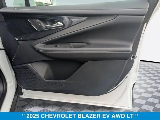 2025 Chevrolet V Blazer eAWD LT