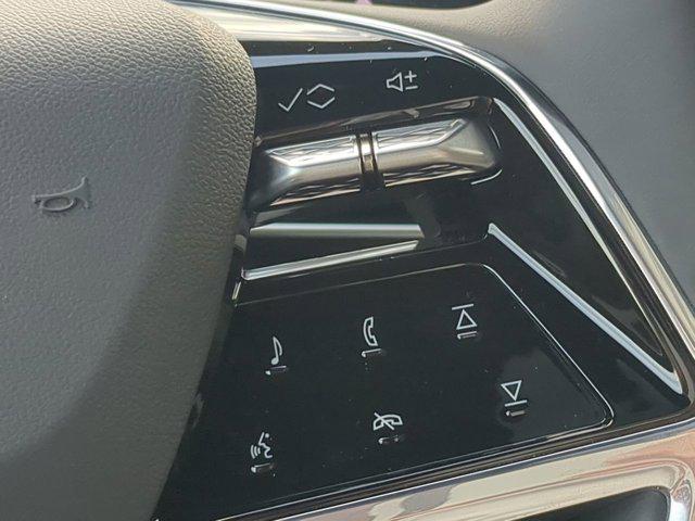 2025 Cadillac Escalade Luxury 1