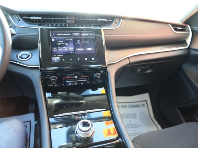 2023 Jeep Grand Cherokee L Laredo 4x2