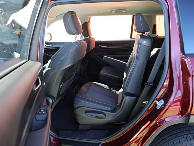 2023 Jeep Grand Cherokee L Laredo 4x2