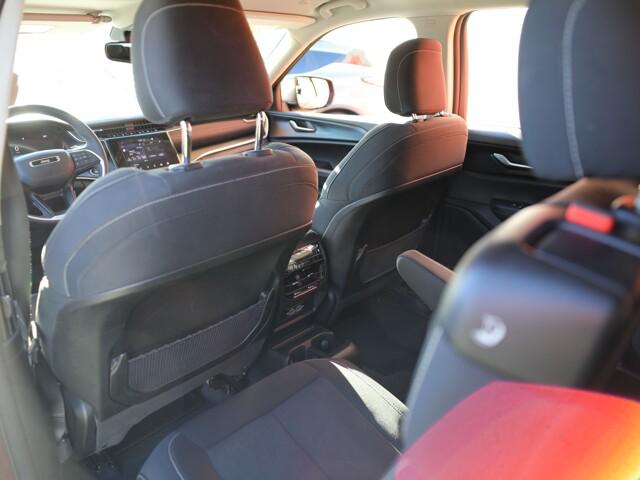 2023 Jeep Grand Cherokee L Laredo 4x2