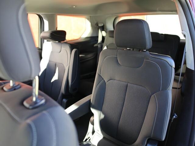 2023 Jeep Grand Cherokee L Laredo 4x2