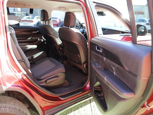 2023 Jeep Grand Cherokee L Laredo 4x2