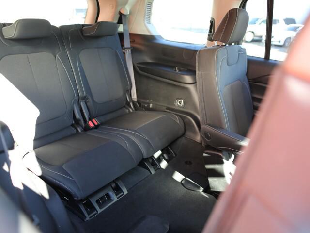 2023 Jeep Grand Cherokee L Laredo 4x2