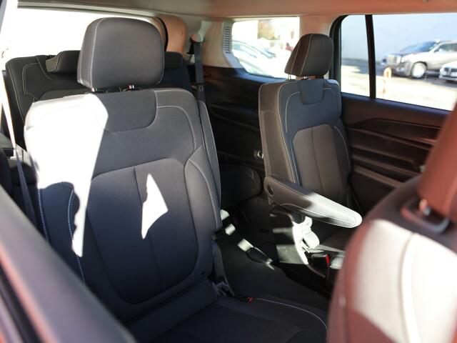 2023 Jeep Grand Cherokee L Laredo 4x2