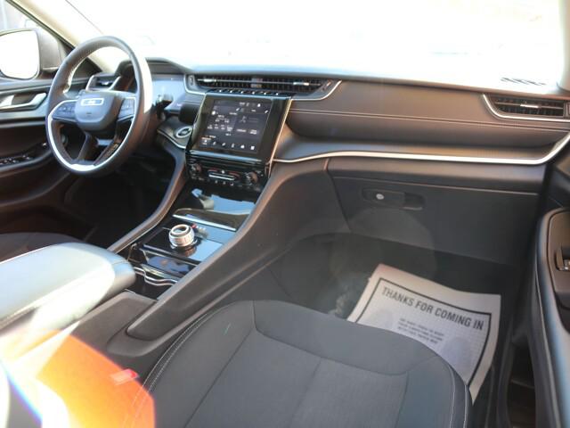 2023 Jeep Grand Cherokee L Laredo 4x2
