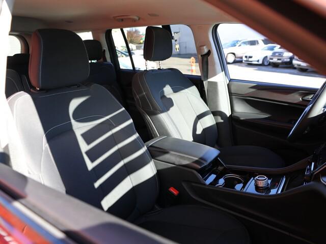 2023 Jeep Grand Cherokee L Laredo 4x2