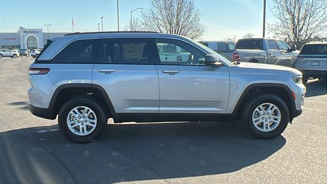 2025 Jeep Grand Cherokee GRAND CHEROKEE LAREDO 4X2