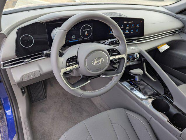 2025 Hyundai Elantra SEL - Photo 12