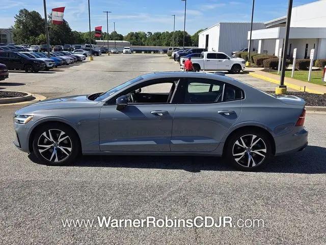 2024 Volvo S60 B5 Core Dark Theme