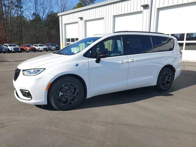 2025 Chrysler Pacifica Hybrid PACIFICA PLUG-IN HYBRID S APPEARANCE