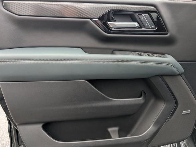 2025 GMC Yukon 4WD AT4