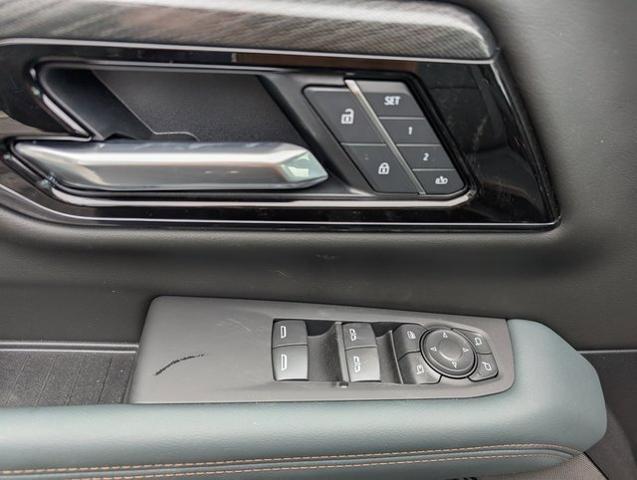 2025 GMC Yukon 4WD AT4