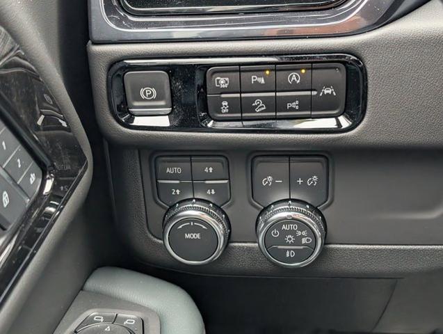 2025 GMC Yukon 4WD AT4