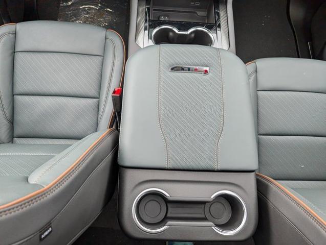 2025 GMC Yukon 4WD AT4