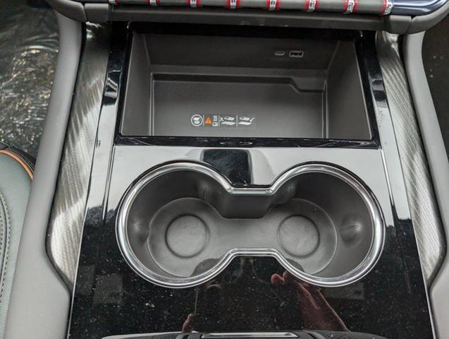 2025 GMC Yukon 4WD AT4