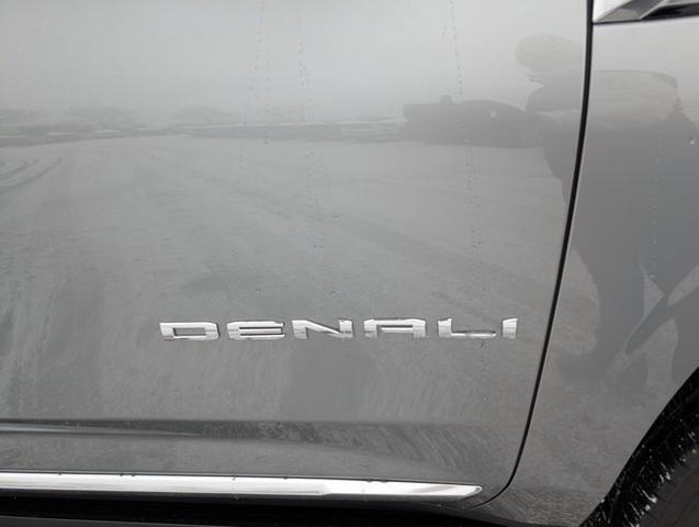2025 GMC Yukon 4WD Denali