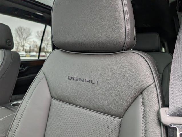 2025 GMC Yukon 4WD Denali
