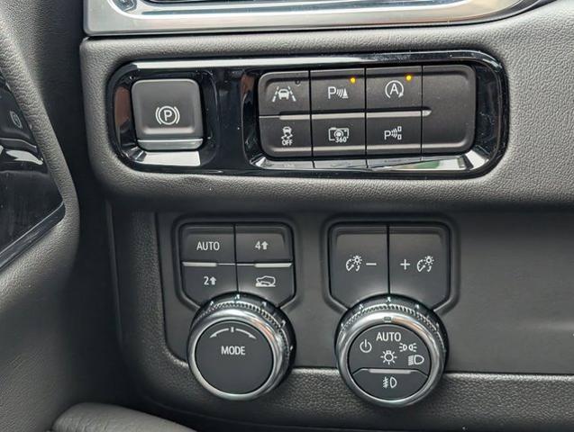 2025 GMC Yukon 4WD Denali