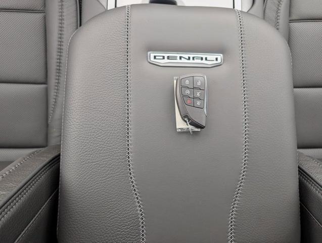 2025 GMC Yukon 4WD Denali