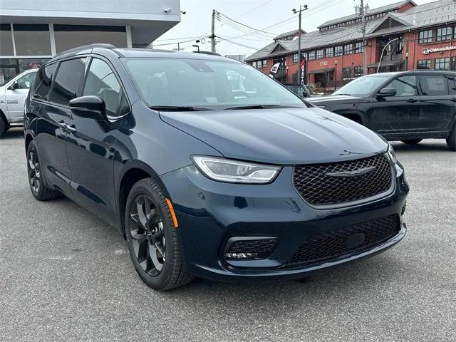 2025 Chrysler Pacifica PACIFICA LIMITED